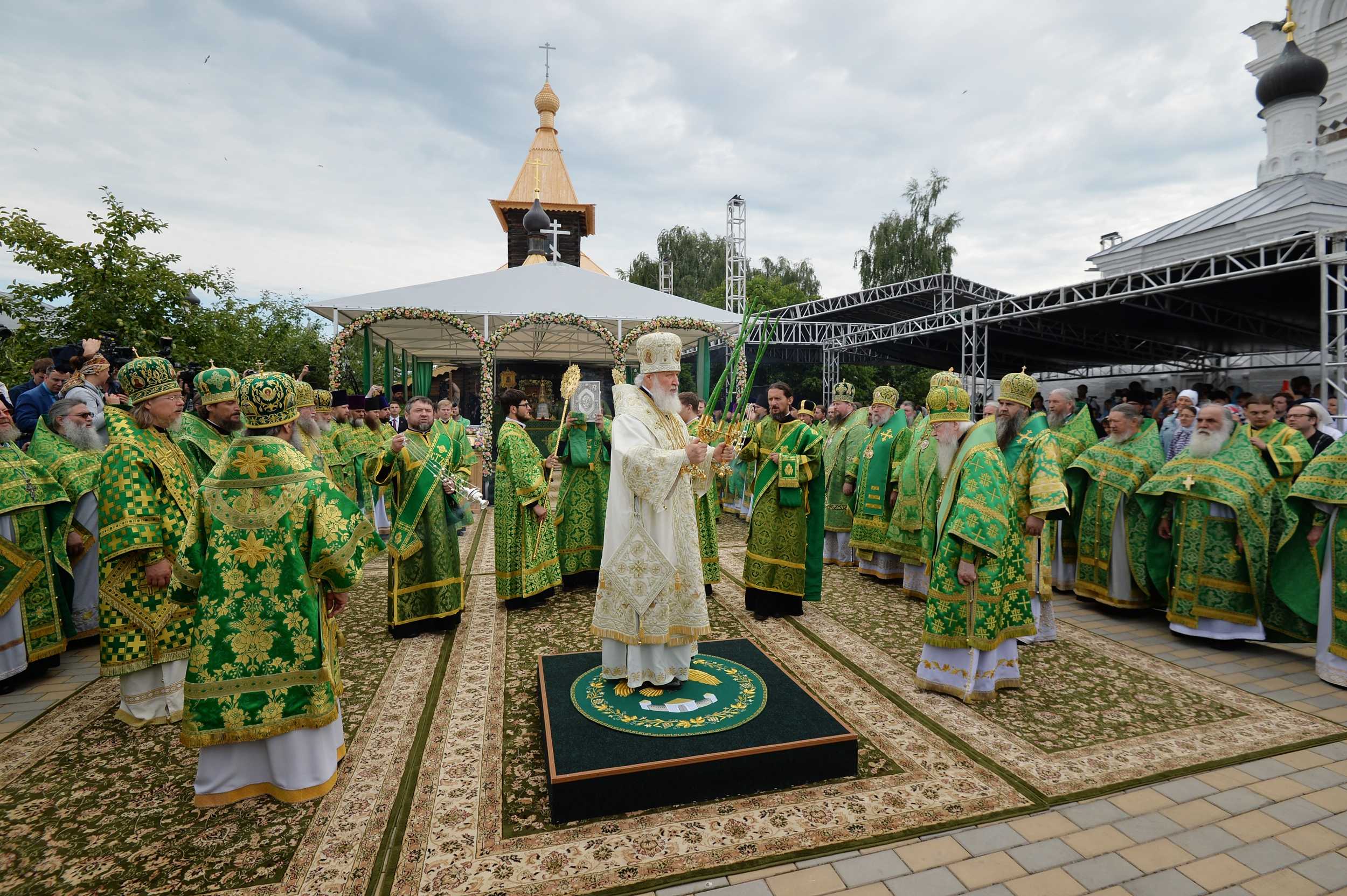 Служба петра. Литургия в Свято Троицком монастыре Муром. Храм Петра и Февронии в Муроме фото. День Петра и Февронии Свято Троицкий монастырь. Петра и Февронии литургия.