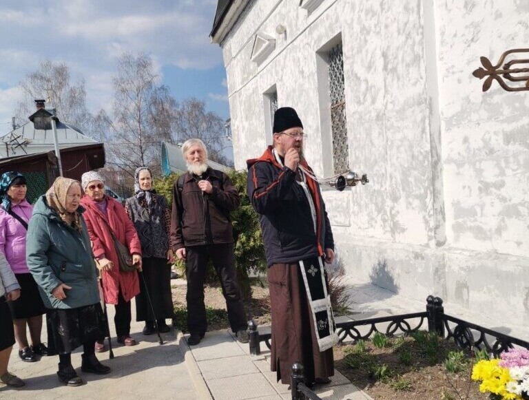 Могила архимандрита Авеля Македонова