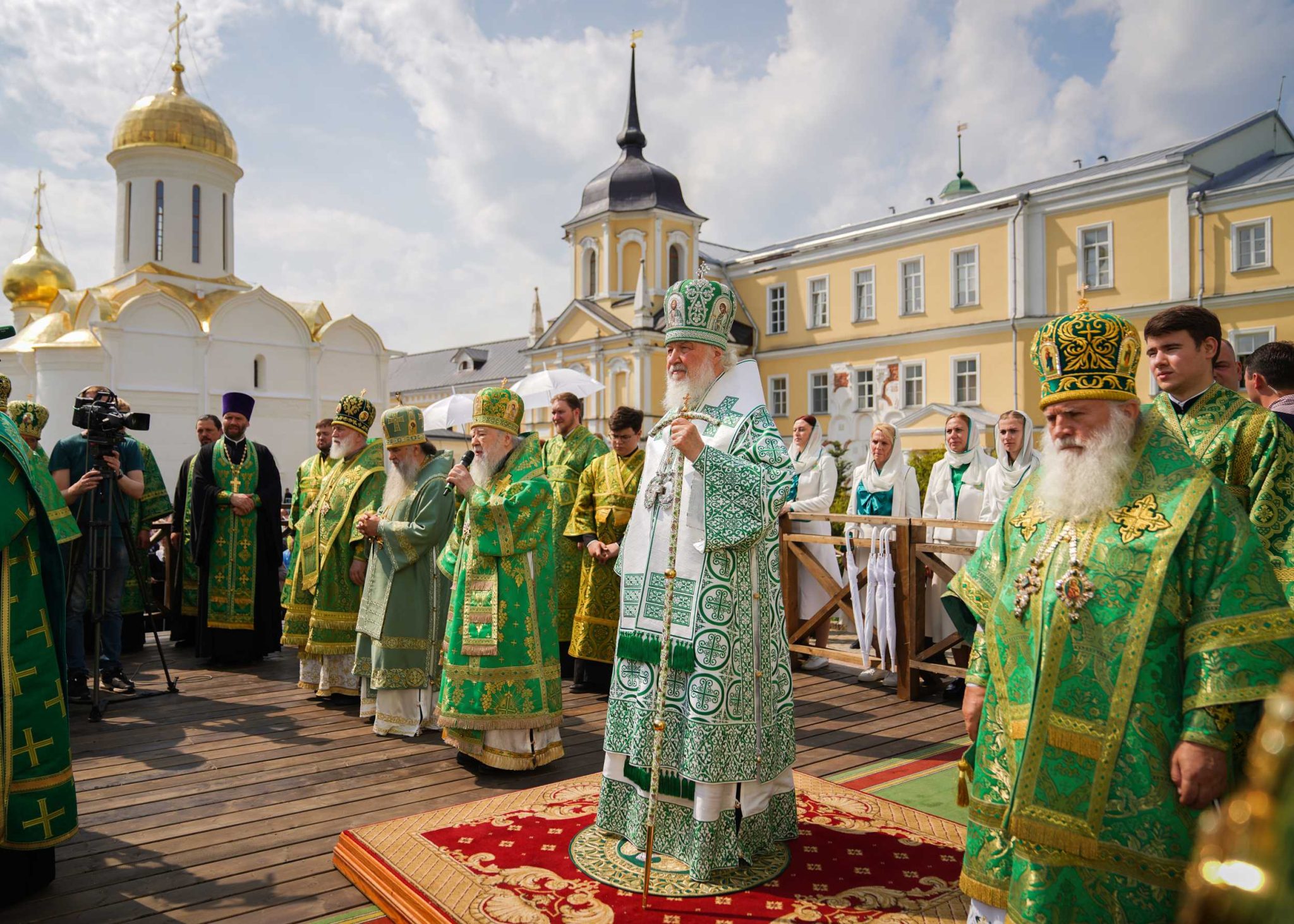 Служба в церкви фото