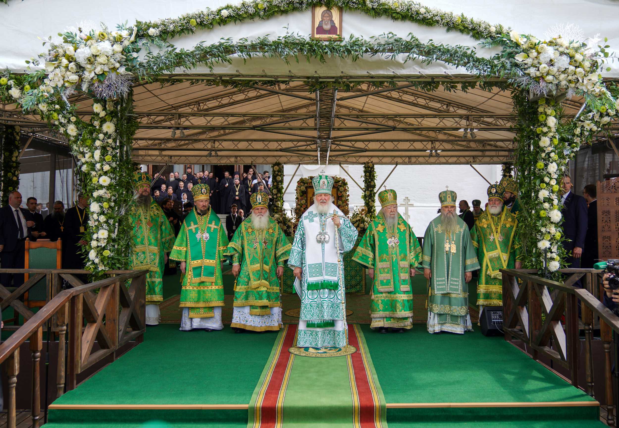 Служба в церкви фото